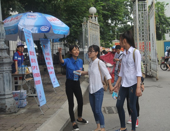 Chùm ảnh: Không khí ngày thí sinh làm thủ tục dự thi quốc gia 2016 ảnh 11