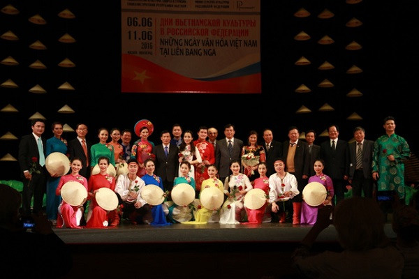 Bộ trưởng Bộ Văn hóa Nguyễn Ngọc Thiện trả lời phỏng vấn báo chí Nga ảnh 2 Bộ trưởng Bộ Văn hóa Nguyễn Ngọc Thiện trả lời phỏng vấn báo chí Nga ảnh 2