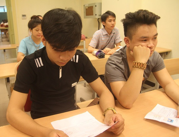 Hôm nay (30/6), gần 900.000 thí sinh cả nước đến các điểm thi để làm thủ tục dự thi trong kỳ thi THPT quốc gia 2016. (Ảnh: Thùy Linh)