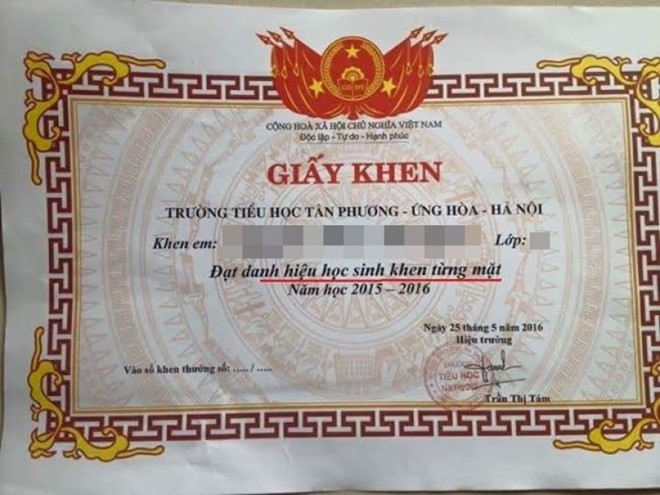 Cả lớp nhận giấy khen tiền đâu mà thưởng hả mẹ? ảnh 2 Cả lớp nhận giấy khen tiền đâu mà thưởng hả mẹ? ảnh 2