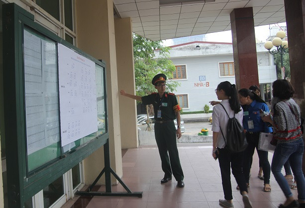 Chùm ảnh: Không khí ngày thí sinh làm thủ tục dự thi quốc gia 2016 ảnh 12