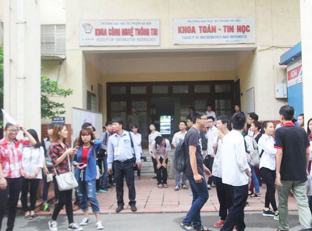 Mong sao thí sinh đừng để bị đình chỉ “oan” vì điện thoại di động (Ảnh: Thùy Linh) Mong sao thí sinh đừng để bị đình chỉ “oan” vì điện thoại di động (Ảnh: Thùy Linh)