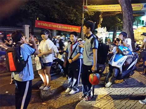 Muốn xóa dạy thêm, trước tiên hãy quan tâm đến đồng lương của giáo viên ảnh 2 Muốn xóa dạy thêm, trước tiên hãy quan tâm đến đồng lương của giáo viên ảnh 2