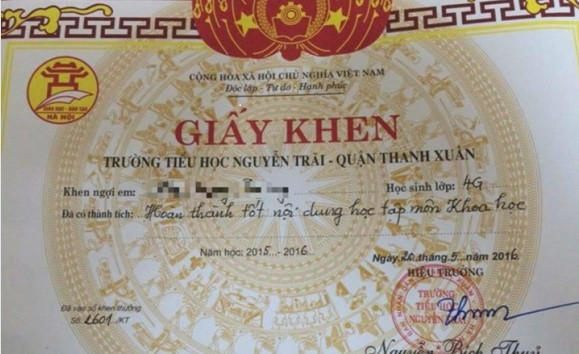 Giấy khen bát nháo, lỗi do người thực hiện chứ không tại Thông tư 30 ảnh 2 Giấy khen bát nháo, lỗi do người thực hiện chứ không tại Thông tư 30 ảnh 2