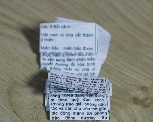 Đến khi nào thôi nhức nhối nạn “phao” thi? (Ảnh: news.zing.vn) Đến khi nào thôi nhức nhối nạn “phao” thi? (Ảnh: news.zing.vn)