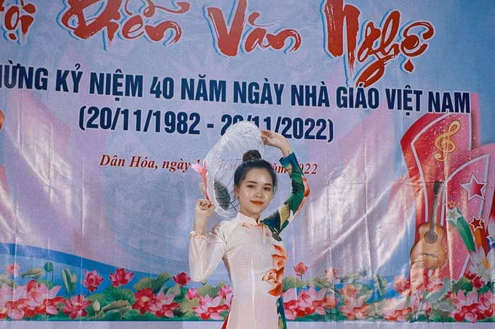Cô Cao Thị Thu Hà, giáo viên tại điểm trường ở Bản Hà Nôông của Trường phổ thông dân tộc bán trú Tiểu học và Trung học cơ sở Dân Hóa, huyện Minh Hóa, Quảng Bình (Ảnh: NVCC).