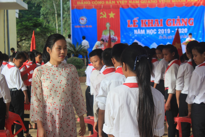 Học sinh ở vùng rốn lũ vốn chịu nhiều thiệt thòi khi hàng năm phải gánh chịu thiên tai.