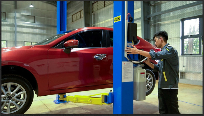 Sinh viên ngành Công nghệ Kỹ thuật ô tô của Trường Đại học Công nghệ miền Đông trong giờ thực hành (Ảnh: NTCC). 1373.jpg