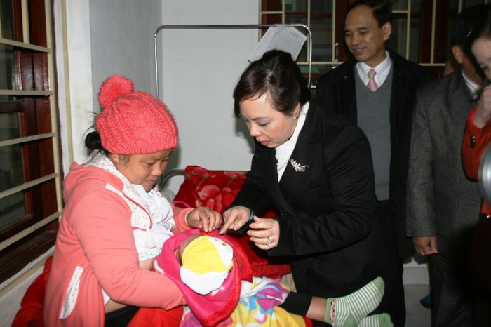 Bộ trưởng Bộ Y tế thăm động viên người bệnh tại khoa sản Bệnh viện Đa khoa Hà Quảng Bộ trưởng Bộ Y tế thăm động viên người bệnh tại khoa sản Bệnh viện Đa khoa Hà Quảng