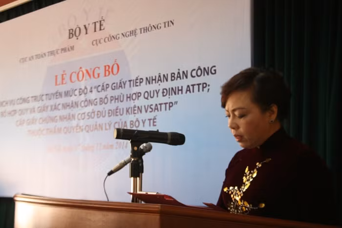 Phát biểu tại lễ bấm nút khai trương Bộ trưởng Bộ Y tế yêu cầu các cục, vụ thuộc Bộ phải tích cực nâng cao hợp tác phát triển công nghệ thông tin