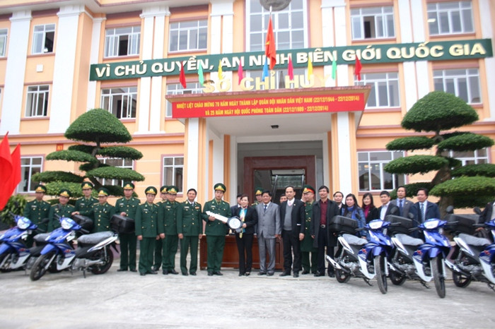 Bộ trưởng Bộ Y tế tặng 6 xe máy chuyên dụng phục vụ khám chữa bệnh lưu động Bộ trưởng Bộ Y tế tặng 6 xe máy chuyên dụng phục vụ khám chữa bệnh lưu động