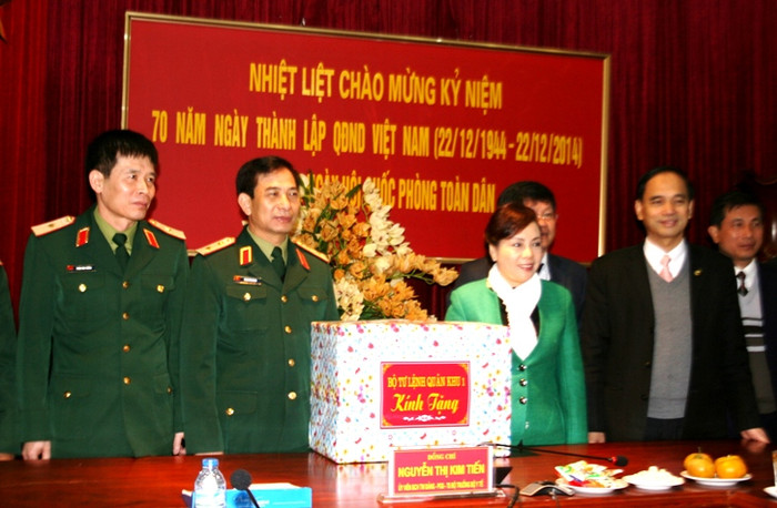 Bộ trưởng Bộ Y tế thăm và làm việc với Quân khu 1 Bộ trưởng Bộ Y tế thăm và làm việc với Quân khu 1