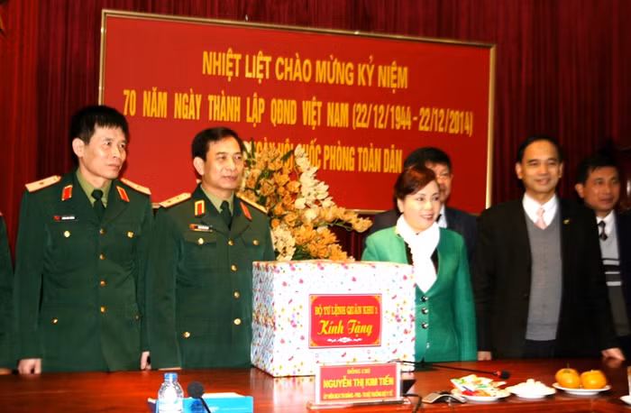 Bộ trưởng Bộ Y tế thăm và làm việc với Quân khu 1