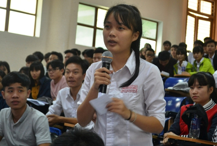 Ngành sư phạm vẫn thu hút được nhiều sự quan tâm của phụ huynh, học sinh trong các buổi tư vấn tuyển sinh. Ảnh: TT Ngành sư phạm vẫn thu hút được nhiều sự quan tâm của phụ huynh, học sinh trong các buổi tư vấn tuyển sinh. Ảnh: TT