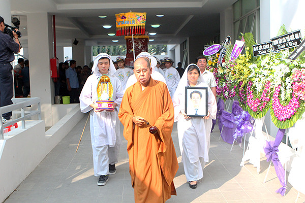 Đúng vào lúc 8h sáng nay, Lễ truy điệu và di quan đã diễn ra như dự kiến. Đúng vào lúc 8h sáng nay, Lễ truy điệu và di quan đã diễn ra như dự kiến.