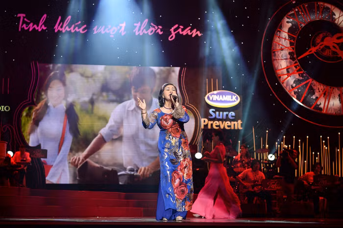 Sau thời gian dài định cư ở Pháp, trong lần tái ngộ này với khán giả, có thể thấy, nhạc trữ tình xưa qua giọng ca Ái Xuân vẫn có màu sắc trẻ, nhí nhảnh và tươi mới, khi được thổi vào bản hòa âm mới thì vẫn đủ sức lôi cuốn người nghe hôm nay.