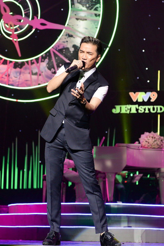 Kết chương trình chính là giọng hát gần như có một không hai của Đàm Vĩnh Hưng khi anh hát liền 3 tác phẩm rất nổi tiếng trong đời sống âm nhạc. Một Diễm xưa với cách biểu đạt ngôn từ giàu hình ảnh của nhạc sĩ Trịnh Công Sơn và một rất đỗi day dứt, tha thiết nhưng không quá ủy mị ở tiết tấu hòa âm nhanh trong Rồi mai tôi đưa em (Trường Sa).