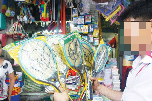 Người dân cần mua dụng cụ diệt muỗi ở nơi có uy tính để tránh sự cố xảy ra. Người dân cần mua dụng cụ diệt muỗi ở nơi có uy tính để tránh sự cố xảy ra.