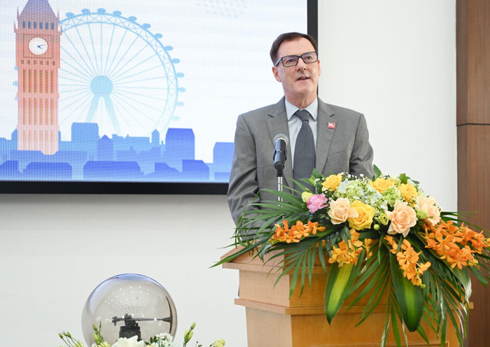 Giáo sư Ray Priest, Giám đốc hợp tác quốc tế khu vực Châu Á – Thái Bình Dương của UWE Bristol Giáo sư Ray Priest, Giám đốc hợp tác quốc tế khu vực Châu Á – Thái Bình Dương của UWE Bristol