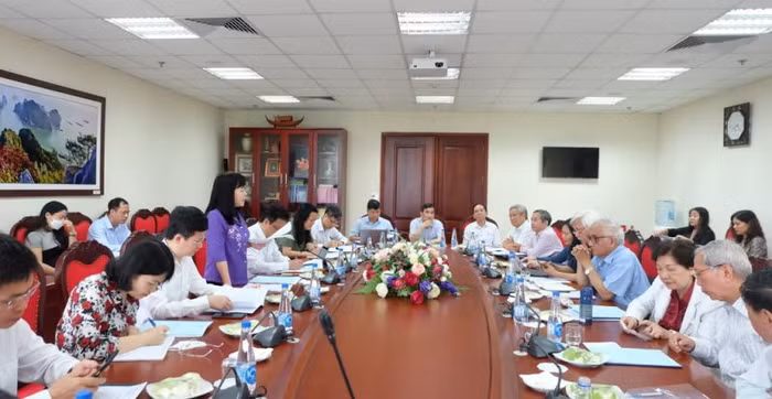 Quang cảnh tọa đàm tham vấn chuyên gia về “Việc triển khai Chương trình giáo dục phổ thông 2018: Môn Lịch sử” (ảnh: Báo Đại biểu nhân dân)