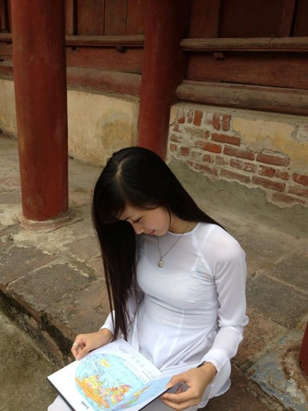 Nguyễn Thị Huyền Trang là thí sinh dẫn đầu trong ngày 11-12-2012. >>Bấm xem bài ảnh dự thi của Nguyễn Thị Huyền Trang Nguyễn Thị Huyền Trang là thí sinh dẫn đầu trong ngày 11-12-2012. >>Bấm xem bài ảnh dự thi của Nguyễn Thị Huyền Trang