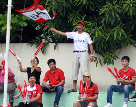 Vụ trọng tài Trí bị hành hung: Ai bị đấm? ảnh 1 Vụ trọng tài Trí bị hành hung: Ai bị đấm? ảnh 1