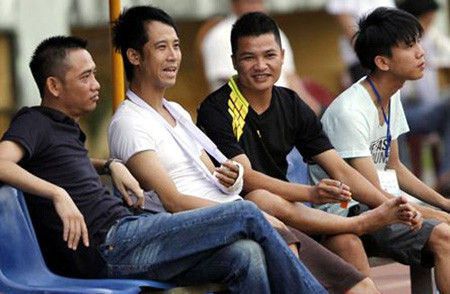 Như Thành đến sân xem đồng đội thi đấu Như Thành đến sân xem đồng đội thi đấu