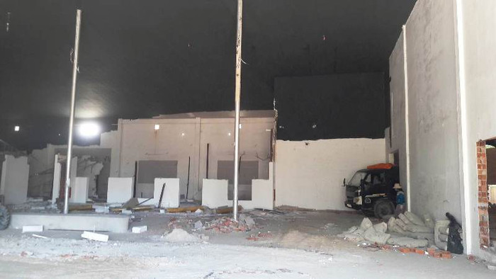 Một góc của khu phố "trông giống phố Trung Quốc" đang bị tháo bỏ. Một góc của khu phố "trông giống phố Trung Quốc" đang bị tháo bỏ.