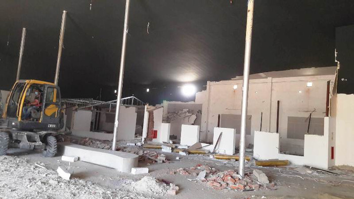 Vỉa hè, đèn đường và không gian "quảng trường" ở giữa khu phố được dọn dẹp Vỉa hè, đèn đường và không gian "quảng trường" ở giữa khu phố được dọn dẹp