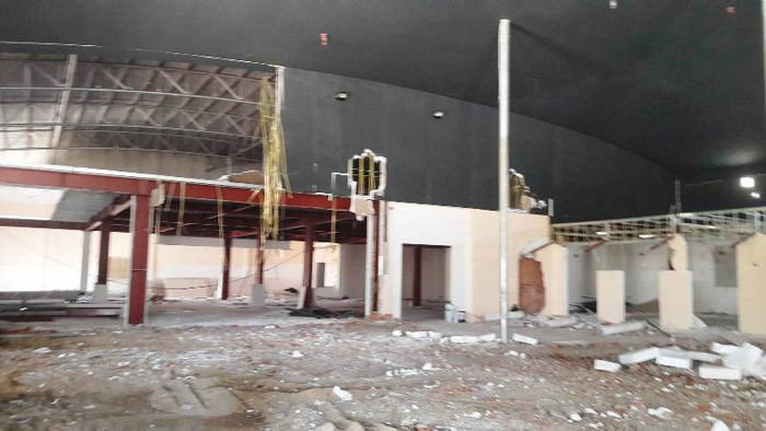 Khu trần nhà cũng được tháo bỏ. Ảnh: TT Khu trần nhà cũng được tháo bỏ. Ảnh: TT