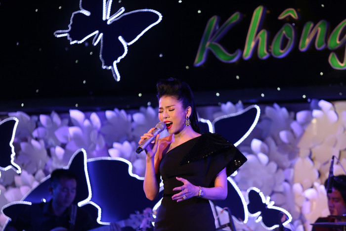 Lệ Quyên mang đến cho khán giả những ca khúc quen thuộc như Để nhớ một thời ta đã yêu, Nếu em được lựa chọn…