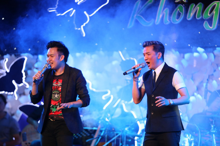 Dương Triệu Vũ và Mr Đàm chiều khán giả qua phần song ca: Ai đưa em về, Tuổi hồng thơ ngây…