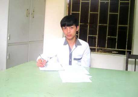 Vũ Tiến Sơn tại cơ quan công an huyện Hoài Đức (TP. Hà Nội)