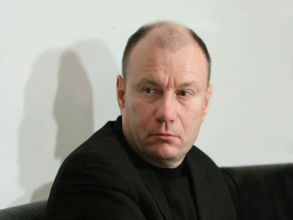 Vladimir Potanin Tổng tài sản: 14,5 tỉ USD, xếp hạng 46 thế giới Quốc tịch: Nga Lĩnh vực: Khai thác khoáng sản kim loại Không như những người bạn của mình, Potanin được sinh ra trong một gia đình cộng sản thượng lưu và được chuẩn bị mọi thứ cho sự nghiệp. Ông quyết định sẽ quyên tặng tất cả tài sản cho các tổ chức từ thiện sau khi chết.