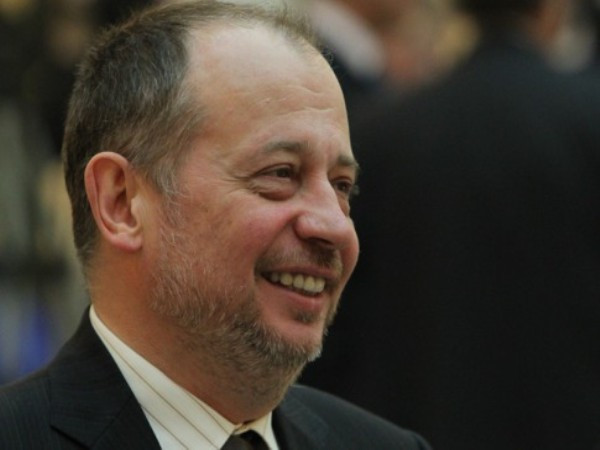 Vladimir Lisin Tổng tài sản: 15,9 tỉ USD, xếp thứ 41 thế giới Quốc tịch: Nga Ngành kinh doanh: thép, vận tải Vladimir Lisin, ông chủ tập đoàn thép Novolipetsk, đang là một trong những người giàu nhất xứ sở bạch dương. Ông cũng là người rất đam mê môn bắn súng, hiện ông là chủ tịch của liên đoàn bắn súng Nga.