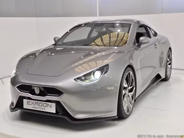 Furtive-eGT Furtive-eGT là mẫu ô tô chạy hoàn toàn bằng điện mới của hãng xe đua của Pháp Exagon Motors. Xe có 4 chỗ ngồi, sử dụng hai mô-tơ điện của Siemens, mỗi chiếc có công suất 125kW, cho phép xe có thể đi được quãng đường tối đa là 400km. hãng Exagon Motors dự kiến sẽ được sản xuất với số lượng giới hạn 100 chiếc/năm vào năm 2012.