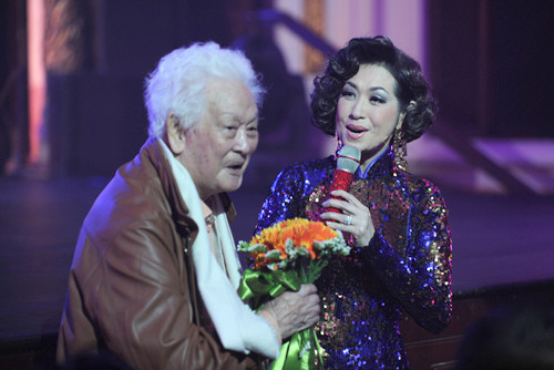 Ý Lan và cố nhạc sĩ Phạm Duy Ý Lan và cố nhạc sĩ Phạm Duy