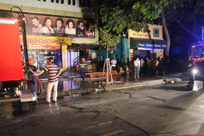 Một phần tuyến đường Pasteur được phong tỏa để lực lượng cứu hỏa, chữa cháy.