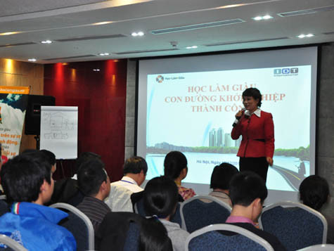 Khóa đào tạo Học Làm Giàu-Con đường khởi nghiệp thành công, do Công ty IDT, dự án Học Làm Giàu tổ chức