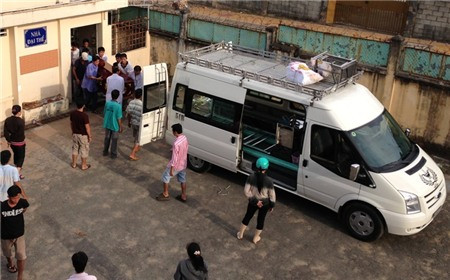Sau khi làm xong thủ tục pháp y, thi thể nạn nhân Trần Chí Linh đã được gia đình đưa về quê Đồng Tháp lo hậu sự Sau khi làm xong thủ tục pháp y, thi thể nạn nhân Trần Chí Linh đã được gia đình đưa về quê Đồng Tháp lo hậu sự