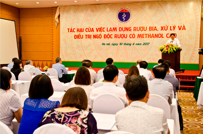 Tại hội thảo, Thứ trưởng Nguyễn Viết Tiến cho biết: Khi xảy ra ngộ độc rượu, dù cấp cứu kịp thời không gây tử vong nhưng di chứng để lại rất lớn. ảnh: H.Lực. Tại hội thảo, Thứ trưởng Nguyễn Viết Tiến cho biết: Khi xảy ra ngộ độc rượu, dù cấp cứu kịp thời không gây tử vong nhưng di chứng để lại rất lớn. ảnh: H.Lực.