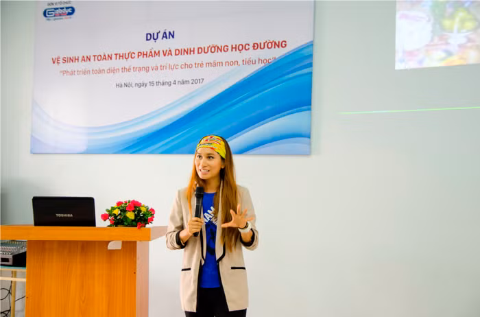 Vận động viên Vũ Phương Thanh chia sẻ tại hội thảo - ảnh: Hoàng Lực.