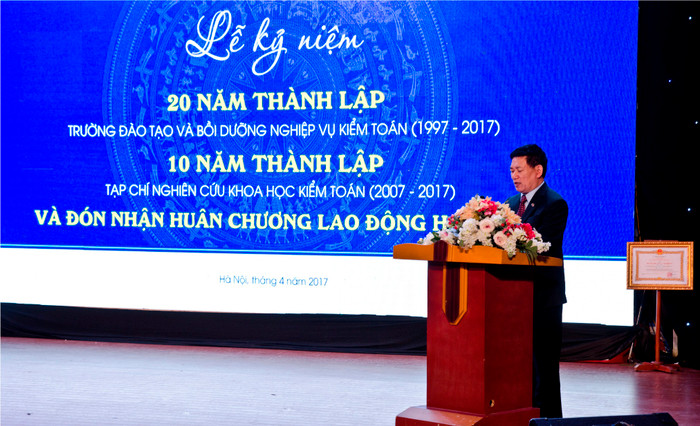 Tổng Kiểm toán nhà nước Hồ Đức Phớc phát biểu chúc mừng Trường Đào tạo và bồi dưỡng nghiệp vụ kiểm toán và đề ra nhiệm vụ trong thời gian tới cho nhà trường - ảnh: H.Lực Tổng Kiểm toán nhà nước Hồ Đức Phớc phát biểu chúc mừng Trường Đào tạo và bồi dưỡng nghiệp vụ kiểm toán và đề ra nhiệm vụ trong thời gian tới cho nhà trường - ảnh: H.Lực