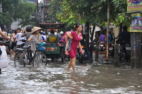 Một lãnh đạo Hà Nội thừa nhận, còn mưa là còn ngập ảnh 2 Một lãnh đạo Hà Nội thừa nhận, còn mưa là còn ngập ảnh 2