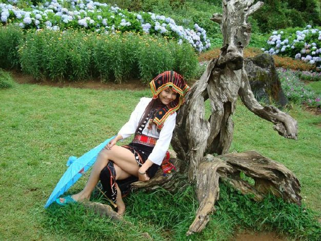 Tạo dáng chụp ảnh phản cảm Tạo dáng chụp ảnh phản cảm