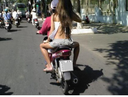 Đẹp nghĩa là phải 'hở' ?!! Đẹp nghĩa là phải 'hở' ?!!