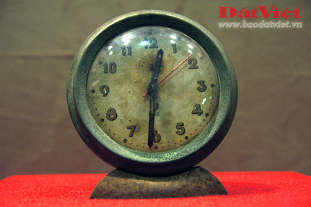 Đồng hồ thời bao cấp- không chạy bằng pin mà phải vặn dây cót. Đồng hồ thời bao cấp- không chạy bằng pin mà phải vặn dây cót.
