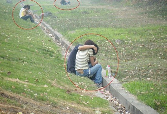 Những hình ảnh khiến người chứng kiến "ngượng chín mặt". Những hình ảnh khiến người chứng kiến "ngượng chín mặt".