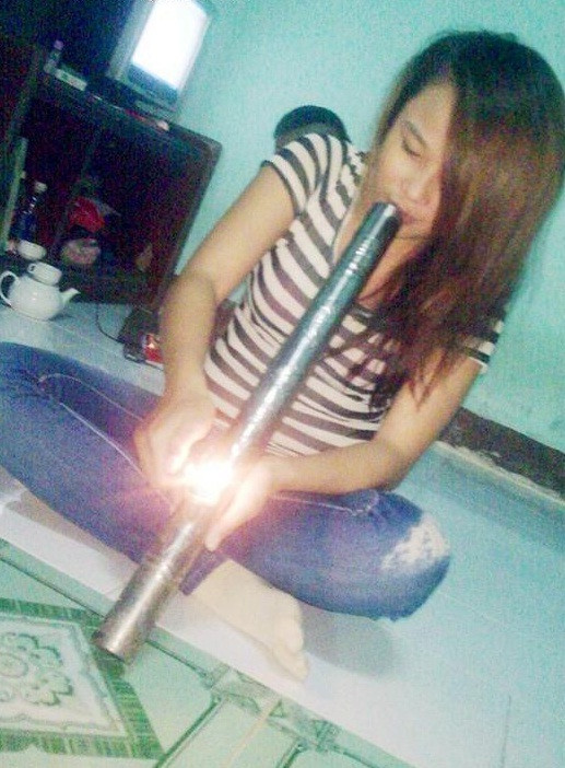 Các thiếu nữ Việt vô tư chụp những bức hình "khó đỡ" này, tung lên mạng cho mọi người xem để 'thể hiện đẳng cấp'!