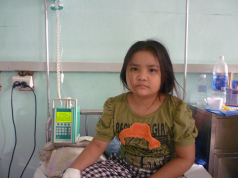 Hai năm nay, Phan Thị Duyên luôn phải chịu sự hành hạ của bệnh tật. (Ảnh Thu Hòe)